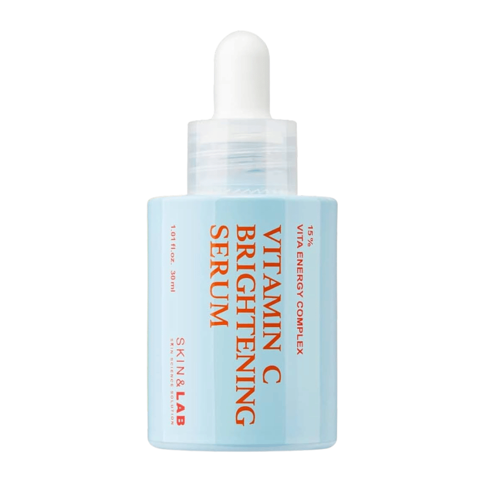 Skin&Lab Vitamin C Brightening Serum avec 15% de Vita Energy Complex uniformise le teint et réduit les taches sombres. Il hydrate, donne de l'éclat à la peau et améliore la texture, ce qui le rend parfait pour un look éclatant et sain.