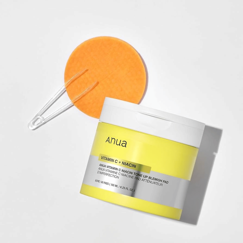 Anua Vitamin C + Niacin Tone Up Blemish Pad – Tampons tonifiants rafraîchissants pour un teint plus uniforme.

🍊 Vitamine C – Apporte de l'éclat à la peau et réduit les taches sombres.
💧 Niacinamide – Améliore l'élasticité de la peau et réduit les imperfections.
🧖‍♀️ Exfoliation douce – Élimine les cellules mortes pour une peau plus claire.

Parfait pour une peau éclatante et uniforme !