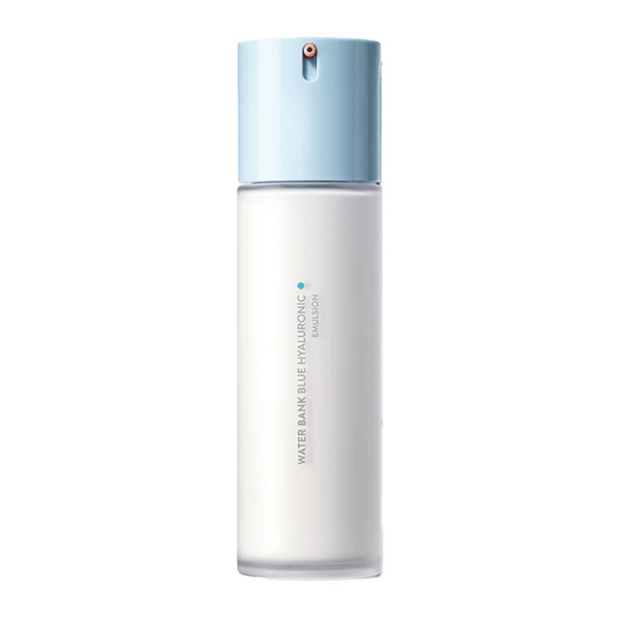 LANEIGE Water Bank Blue Hyaluronic Emulsion dans une bouteille blanche avec une pompe bleu clair et un design minimaliste, détaché sur fond blanc.