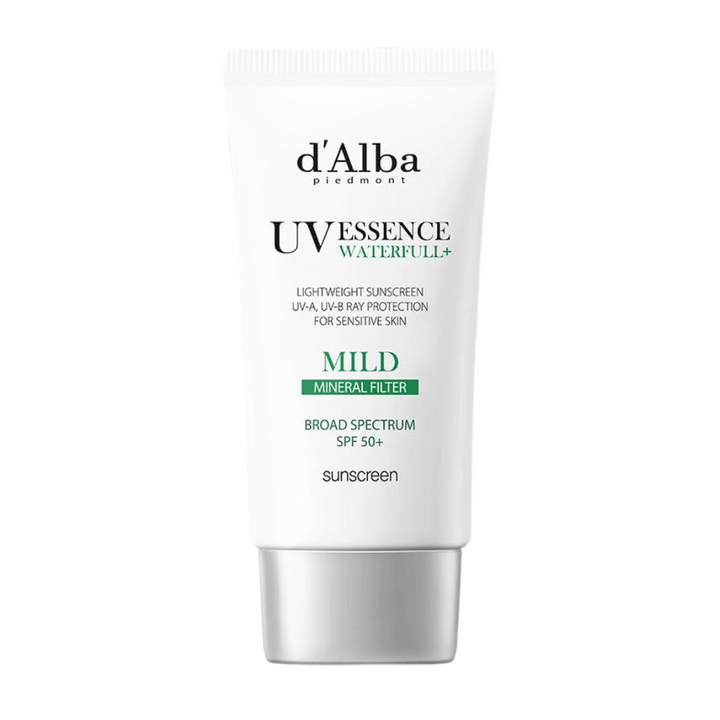 d’Alba Waterfull Mild Sun Cream SPF 50+ – crème solaire douce avec filtre minéral qui protège les peaux sensibles contre les UVA/UVB. Formule légère et hydratante dans un tube blanc élégant.