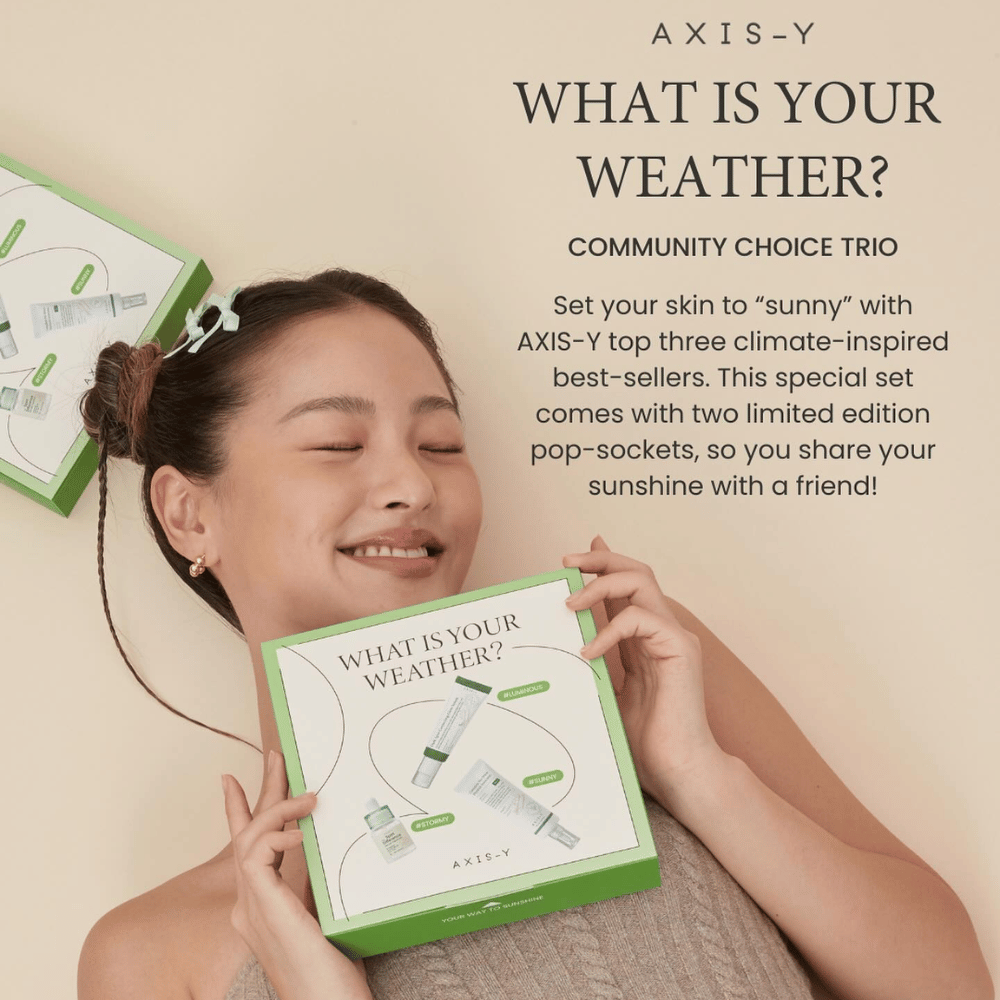 Une femme présente AXIS-Y Kit de soin de la peau "Quel est votre temps?" qui inclut trois produits phares inspirés par le climat et deux éditions limitées de pop-sockets à partager avec un ami.