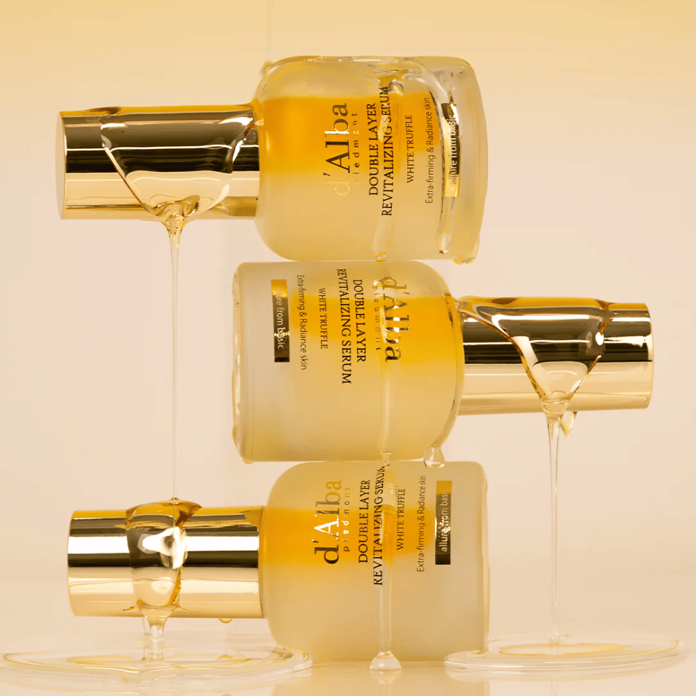 d'Alba White Truffle Double Layer Revitalizing Serum est un sérum luxueux qui combine la truffe blanche nourrissante avec des huiles hydratantes. Cette formule à double action offre une hydratation intense et renforce l'élasticité de la peau, résultant en un teint plus lisse et plus éclatant.
