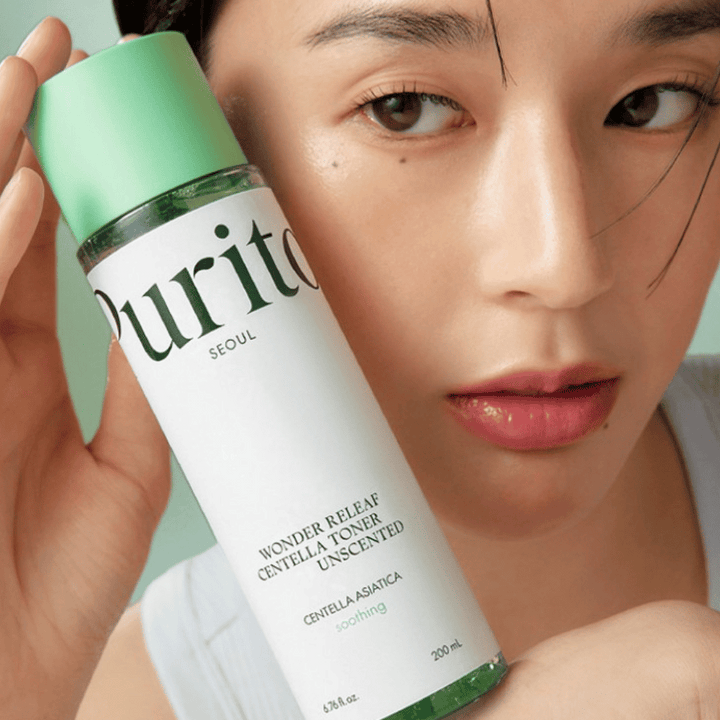 Purito Wonder Releaf Centella Toner Unscented est un tonique doux qui hydrate et apaise la peau grâce à la Centella Asiatica. Sans parfum et idéal pour les peaux sensibles, ce tonique aide à équilibrer la barrière d'hydratation de la peau et réduit les irritations.