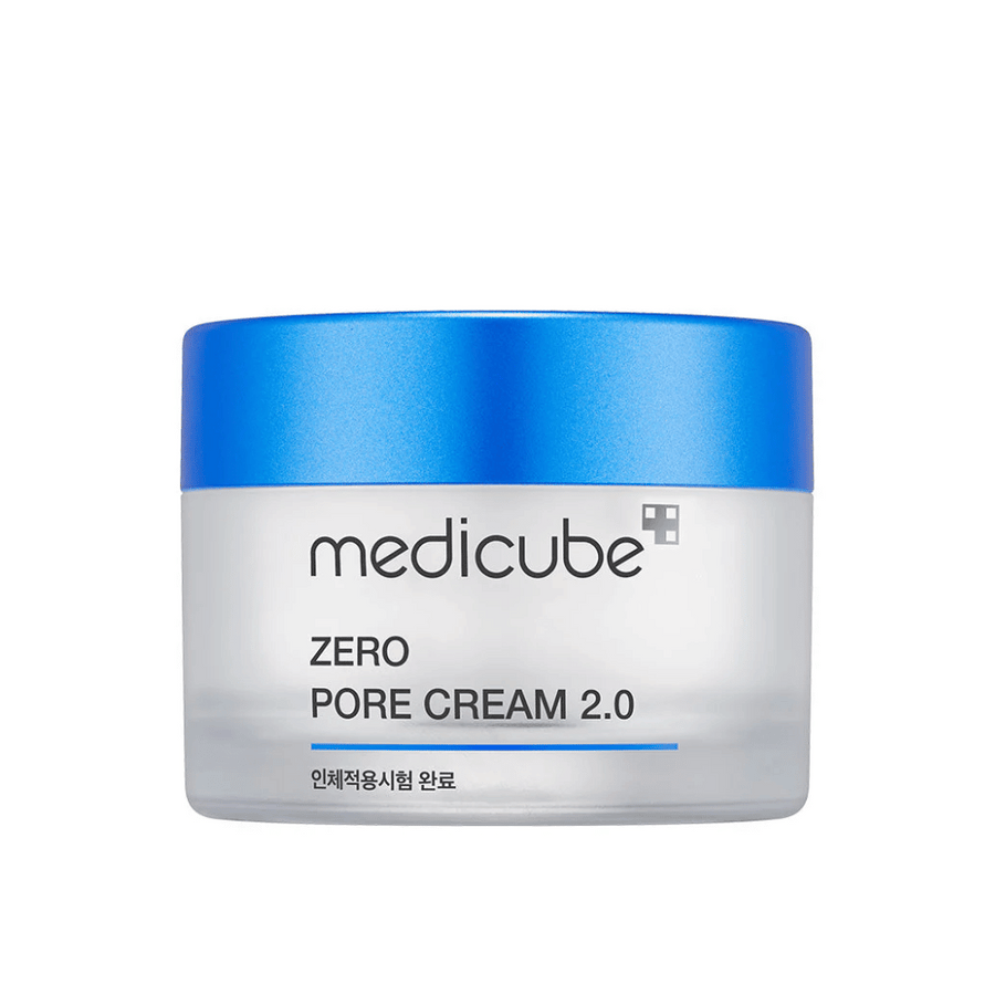 Medicube Zero Pore Cream 2.0 est une crème pour le visage réductrice de pores spécialement conçue pour offrir une texture de peau plus lisse et plus mate. Elle aide à contrôler la production de sébum et à réduire la visibilité des pores, ce qui la rend idéale pour les peaux grasses et mixtes.