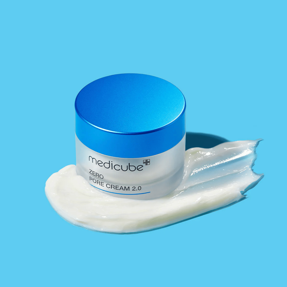 Medicube Zero Pore Cream 2.0 est une crème légère et hydratante qui aide à minimiser la visibilité des pores et à équilibrer la production de sébum. Elle laisse la peau douce, mate et fraîche sans obstruer les pores, ce qui la rend parfaite pour les peaux grasses et mixtes.