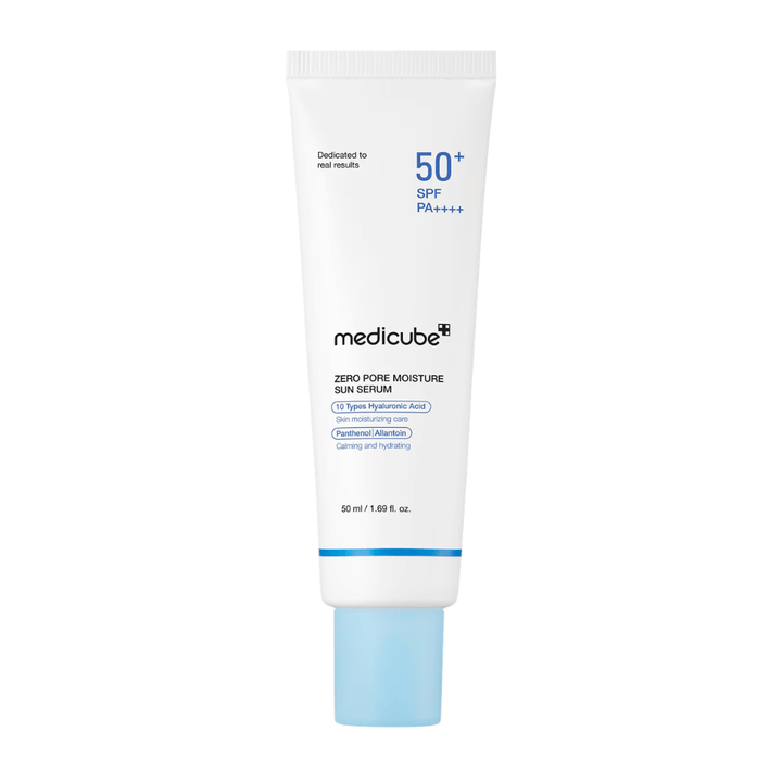 Medicube Zero Pore Moisture Sun Serum SPF50+ PA++++ 50 ml. Sérum solaire à la texture légère qui hydrate la peau, aide à soigner l’apparence des pores et protège contre les rayons UVA et UVB.