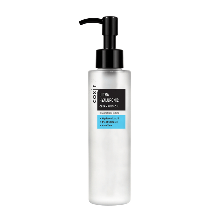 Un flacon pompe blanc avec le texte "coxir ULTRA HYALURONIC CLEANSING OIL", contenant de l'acide hyaluronique, un complexe végétal et de l'aloe vera pour l'hydratation et la purification.