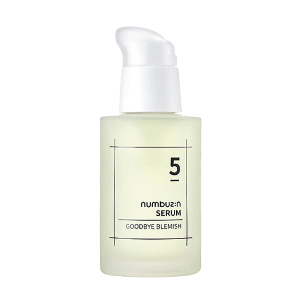 Une bouteille No.5 Goodbye Blemish Serum 50ml de numbuzin sur fond blanc.