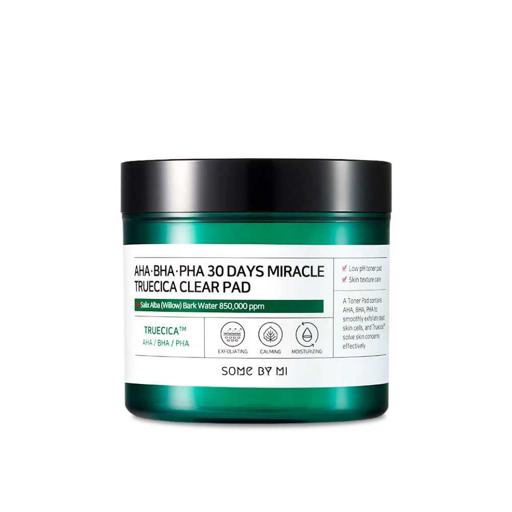 Un récipient blanc avec un couvercle vert rempli de Some By Mi's AHA, BHA, PHA 30 Days Miracle Truecica Clear Pad 70 pcs pour le traitement des éruptions d'acné.