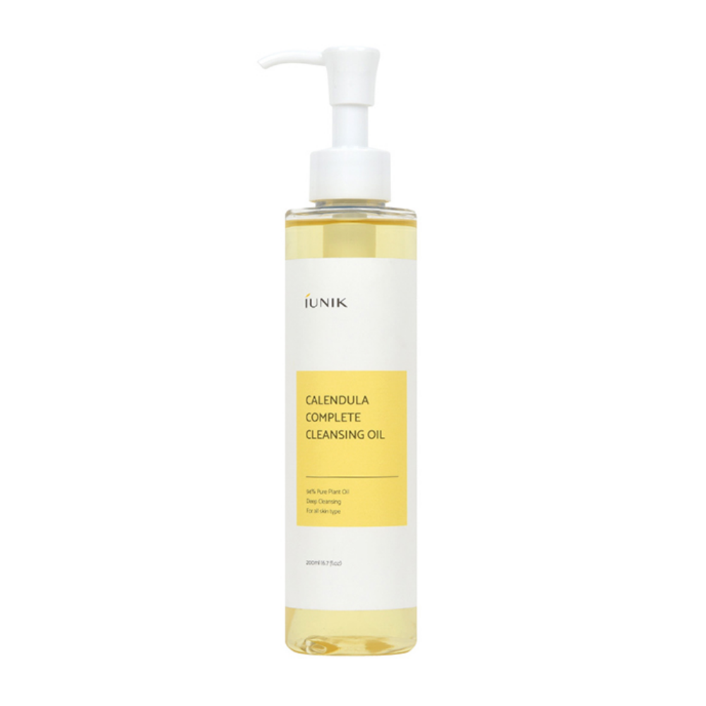 Une bouteille iUNIK Calendula Complete Cleansing Oil 200ml pour enlever les résidus de maquillage avec une étiquette jaune sur fond blanc.