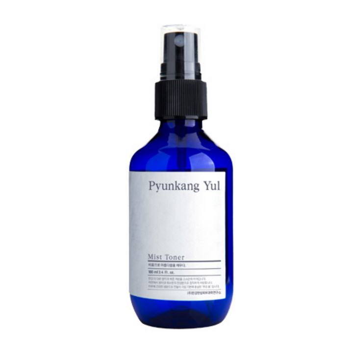 Une bouteille Pyunkang Yul Mist Toner, parfaite pour les amateurs de toner hypoallergéniques, sur fond blanc.