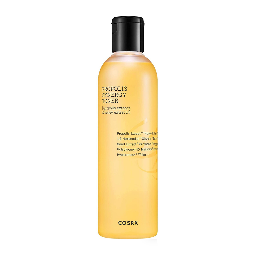 Une bouteille COSRX Full Fit Propolis Synergy Toner 150ml avec des effets anti-inflammatoires et antibactériens sur fond blanc.